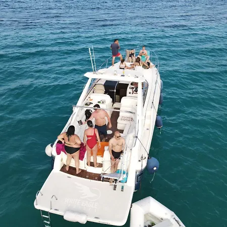 White Eagle Cruises Hotel na wodzie *