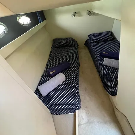 Πλωτό κατάλυμα White Eagle Cruises *